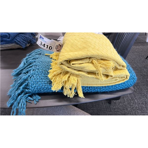 GROUP OF 2 THROW BLANKETS.