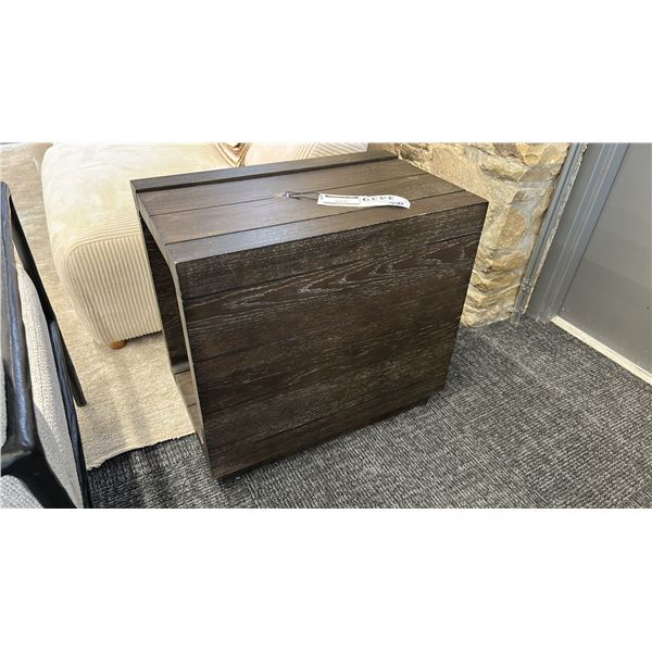 MAGNUSSEN CHAIRSIDE END TABLE. RETAIL $1,000