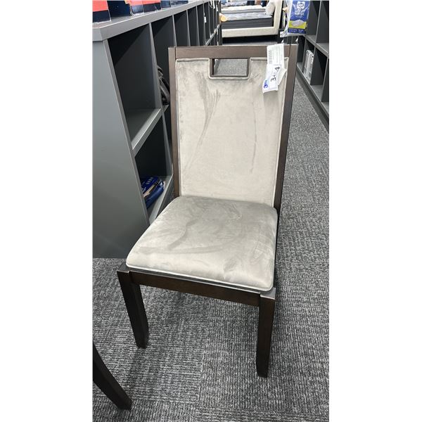 GROUP OF 2 ASHLEY FURNITURE HYNDELL DINING CHAIRS.