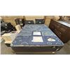 Image 1 : SERTA PERFECT SLEEPER QUEEN SIZE. HYBRID. NOBLE KNIGHT. SMOOTH TOP PLUSH.