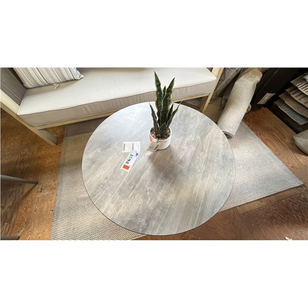 FIG & CHERRY, CANNON COFFEE TABLE, 35" DIAMETER. ALUMINUM WOODGRAIN BASE. W/ ARTIFICIAL PLANT.