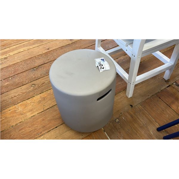 KALMUNDS CERAMIC STOOL.