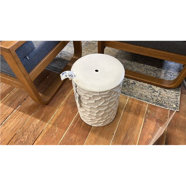 JUNGROBE METAL STOOL/SIDE TABLE