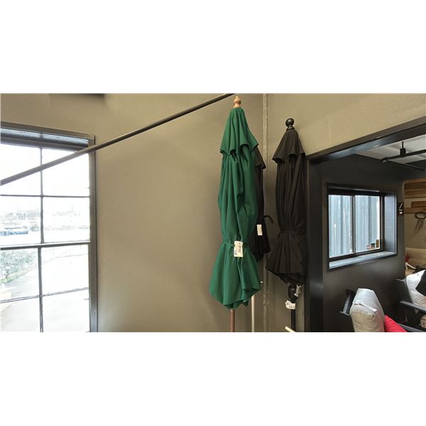 9' GREEN UMBRELLA W/ WEIGHTED BASE