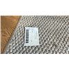 Image 3 : 7' X 5'1" SURYA BIRDIE CARPET.