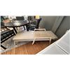 Image 3 : FIG & CHERRY RECLINING LOUNGE SEAT, ALUMINUM FRAME W/ WOOD ACCENTS