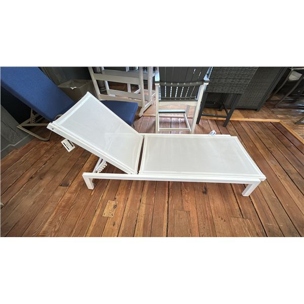 FIG & CHERRY WHITE RECLINING LOUNGE SEAT,