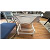 Image 3 : FIG & CHERRY WHITE RECLINING LOUNGE SEAT,
