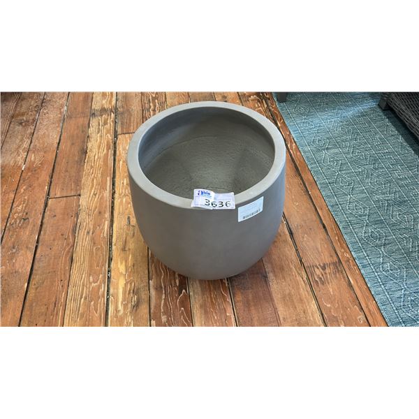 19" ROUND CERAMIC PLANTER