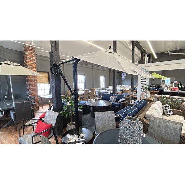 CANTILEVERED 10' UMBRELLA