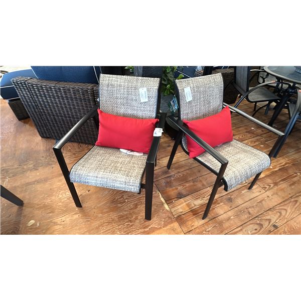 PAIR OF MALLIN FURNITURE ALUMINUM FRAME PATIO CHAIRS WITH RED CUSHIONS.