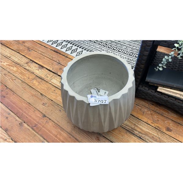 20" ROUND CERAMIC PLANTER RETAIL $700