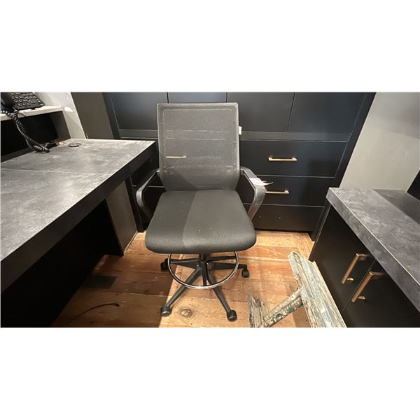 TALL MESH BACK OFFICE CHAIR