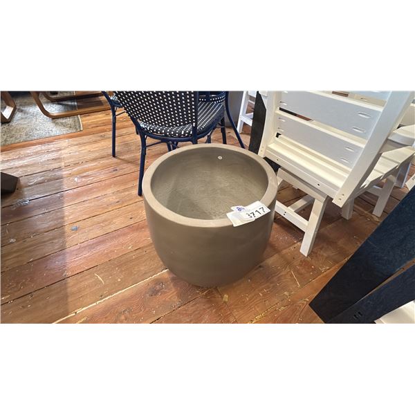 18" ROUND CERAMIC PLANTER