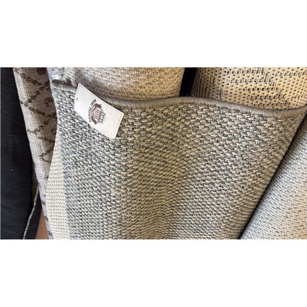 7' X 5' SURYA BIRDIE CARPET