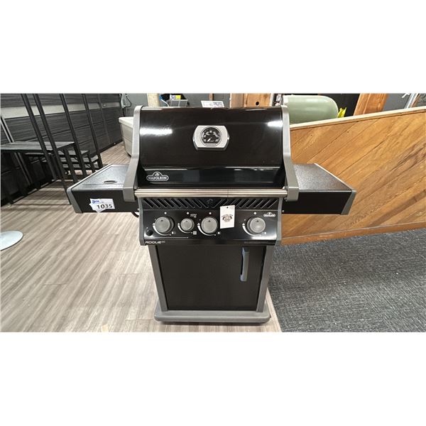 NAPOLEON ROGUE XT 425 NATURAL GAS GRILL W/ INFRARED SIDE BURNER. 51" OVERALL WIDTH SMALL DENT IN TOP