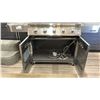 Image 4 : NAPOLEON PRESTIGE 665 NATURAL GAS GRILL. STAINLESS STEEL, ILLUMINATED KNOBS. 74 WIDE OVERALL.