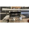Image 6 : NAPOLEON PRESTIGE 665 NATURAL GAS GRILL. STAINLESS STEEL, ILLUMINATED KNOBS. 74 WIDE OVERALL.