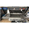 Image 2 : NAPOLEON PRESTIGE PRO 665. 99,000 BTU, 8 BURNERS, NATURAL GAS, INFRARED SIDE GRILL.