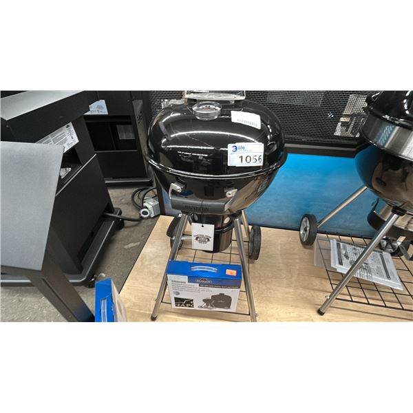 NAPOLEON 18" CHARCOAL KETTLE GRILL. W/ COVER