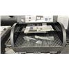 Image 2 : BROIL KING CROWN PELLET 400, INTEGRATED PELLET APP, TWO MEAT PROBES. 8 KG PELLET HOPPER.