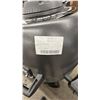 Image 8 : BROIL KING KEG 5000, CHARCOAL CONVECTION STYLE COOKING. AUTHENTIC SMOKED FLAVOR. W/ COVER