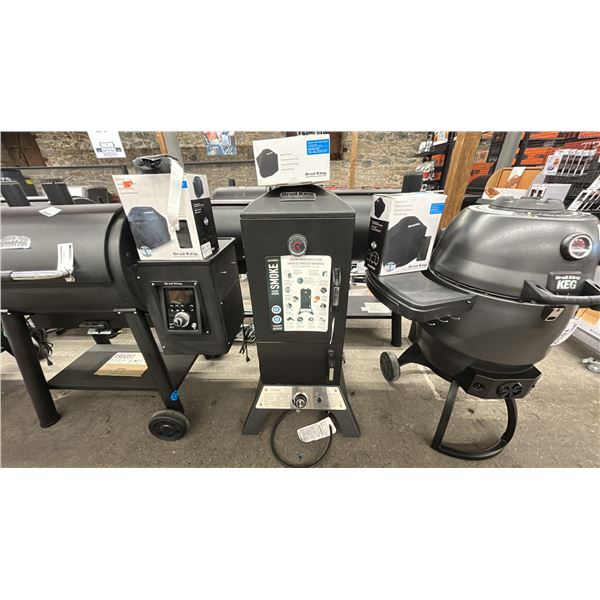 BROIL KING VERTICAL GAS SMOKER. PROPANE, 5 SHELVES, AUTHENTIC SMOKEHOUSE FLAVOR. W/ COVER