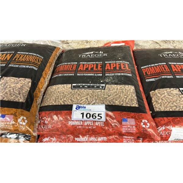 10 BAGS OF TRAEGER APPLEWOOD SMOKING PELLETS.