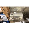 Image 2 : COYOTE ELECTRIC 112 VOLT SINGLE BURNER BBQ. W/ UTENSIL KIT, GROUND FAULT PLUG MODEL C1EL120SM