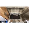 Image 3 : COYOTE ELECTRIC 112 VOLT SINGLE BURNER BBQ. W/ UTENSIL KIT, GROUND FAULT PLUG MODEL C1EL120SM