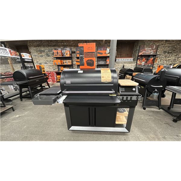 TRAEGER TIMBERLINE XL SMOKER GRILL. MODEL TBB01RLGC. 1320 SQ. INCH GRILL. 10 KG PELLET HOPPER.