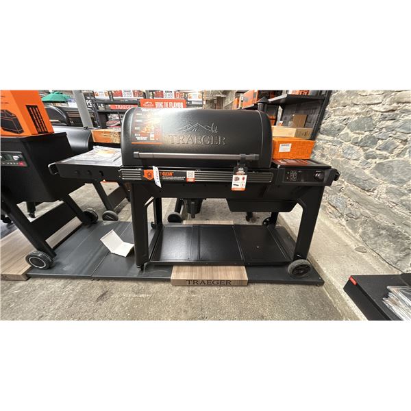 TRAEGER WOODRIDGE PRO ELECTRIC SMOKER GRILL. 110 VOLT. WIFI REMOTE CONNECTIVITY. MODEL: TFB97JLH