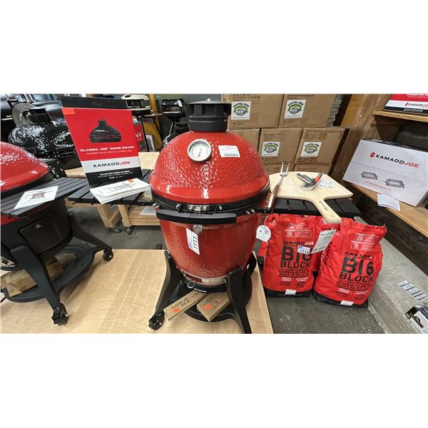 KAMADO JOE - CLASSIC JOE III WITH CART.  HYPERBOLIC INSERT AND ACCESSORIES.