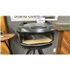 Image 2 : GOZNEY TREAD PIZZA OVEN ON ADJUSTABLE STAND. COMES WITH DOME AND STAND COVER. GTPOBUS1225