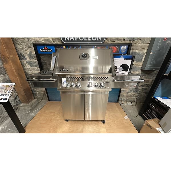 NAPOLEON PRESTIGE PRO 500 NATURAL GAS GRILL. INFRARED SIDE BURNER. ROTISSERIE. 6 BURNER