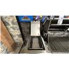 Image 3 : NAPOLEON PRESTIGE PRO 500 NATURAL GAS GRILL. INFRARED SIDE BURNER. ROTISSERIE. 6 BURNER