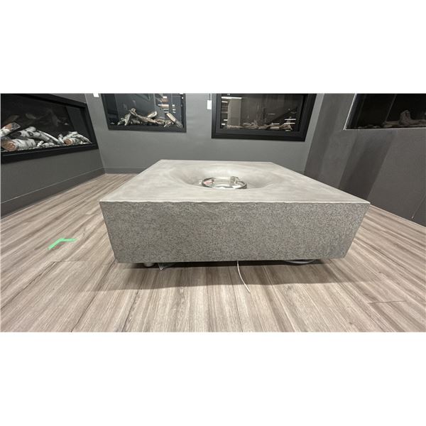 PYROMANIA FIRE FEATURES. MONUMENT NATURAL GAS FIRE TABLE. 40" SQUARE. 15" HIGH.