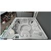 Image 15 : HOTSPRING HIGHLIFE. GRANDEE 7 SEAT HOT TUB. 49 JETS. 455 GALLON. 8'4" X 7'7".  FRESH WATER IQ READY.
