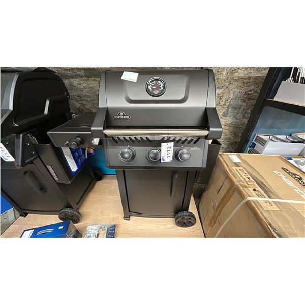 NAPOLEON FREESTYLE PRO 365 PROPANE GRILL. INFRARED SIDE BURNER. PROBE TEMP GAUGE