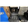 Image 2 : NAPOLEON FREESTYLE 365 3 BURNER PROPANE GRILL. MODEL F365DPMK-1