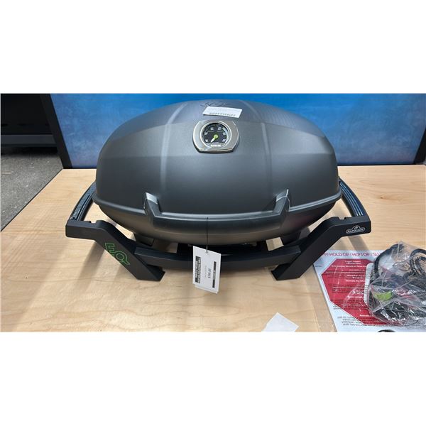 NAPOLEON TRAVELQ PRO 285E ELECTRIC PORTABLE GRILL. INCLUDES OPTIONAL COVER