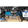Image 2 : NAPOLEON CHARCOAL KETTLE GRILL. BLACK. WITH LEGS. 22" ROUND