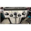 Image 3 : BROIL KING SIGNET 390 PROPANE GRILL. SIDE BURNER. ROTISSERIE