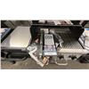 Image 3 : BROIL KING REGAL 420 PRO NATURAL GAS GRILL. STAINLESS STEEL WITH STAINLESS GRILLS. COOK LIGHT