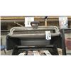 Image 4 : BROIL KING REGAL 420 PRO NATURAL GAS GRILL. STAINLESS STEEL WITH STAINLESS GRILLS. COOK LIGHT