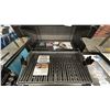 Image 2 : BROIL KING SIGNET 320 NATURAL GAS GRILL. 3 BURNER. INCLUDES OPTIONAL COVER. MODEL 9468-57