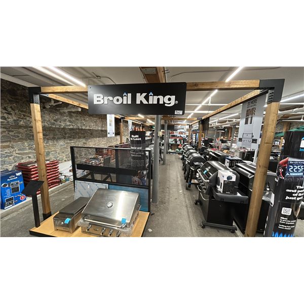 BROIL KING DISPLAY PERGOLA. TREATED 4X4 CONSTRUCTION. 6X8' UPRIGHTS. 9'X12' CROSS BEAMS.
