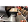 Image 3 : TRAEGER TIMBERLINE D2 - 850. SMOKER GRILL. ELECTRIC. STAINLESS DOUBLE WALLED.