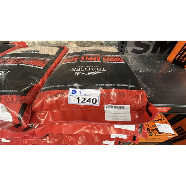 10 BAGS TRAEGER APPLEWOOD PELLETS. 20LB/BAG