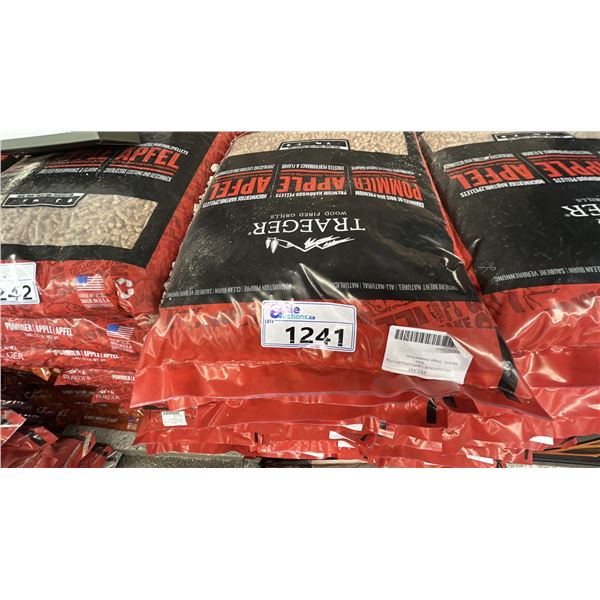 10 BAGS TRAEGER APPLEWOOD PELLETS. 20LB/BAG